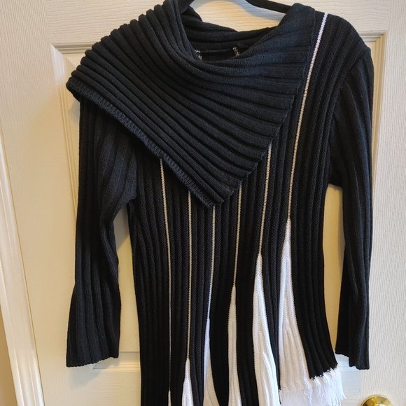 Ladies Black and White Gusseted Sweater - Picture 1 of 4